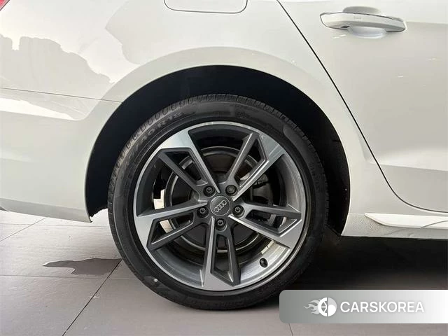 Audi A4L id 4328574 из Китая 13