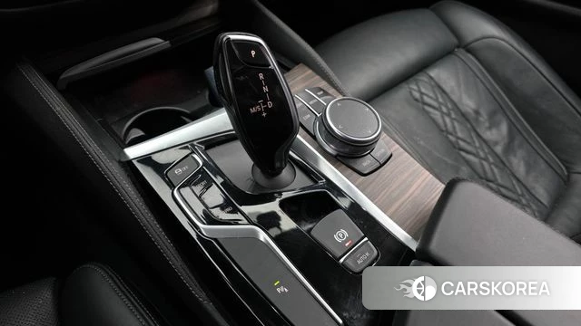 BMW 5 Series (G30) id 3861679 из Кореи 19