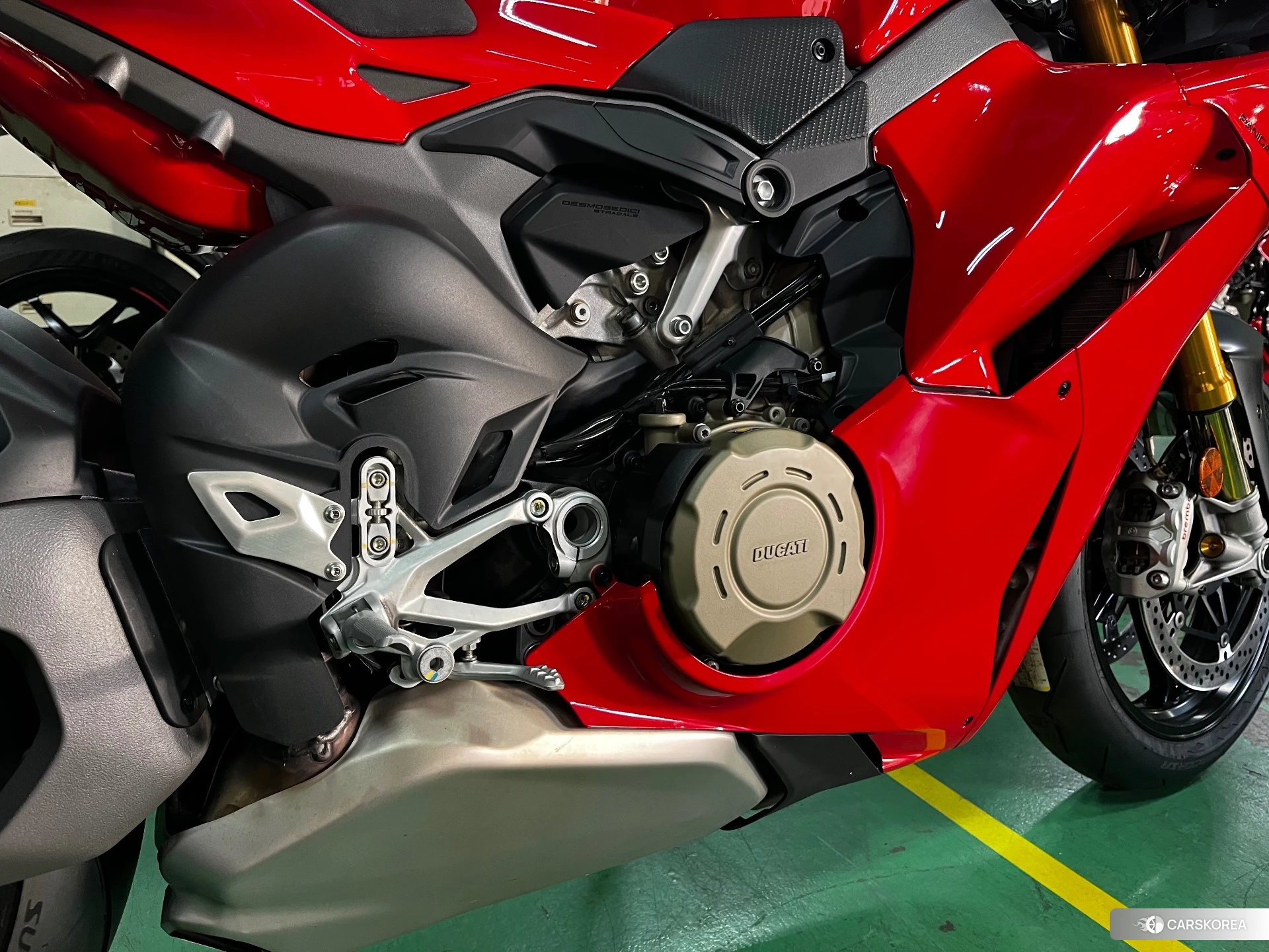 Проданный Ducati PANIGALE V4 S id 4008317 из Японии, фото 10