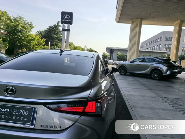 Lexus ES id 4335904 из Китая 16