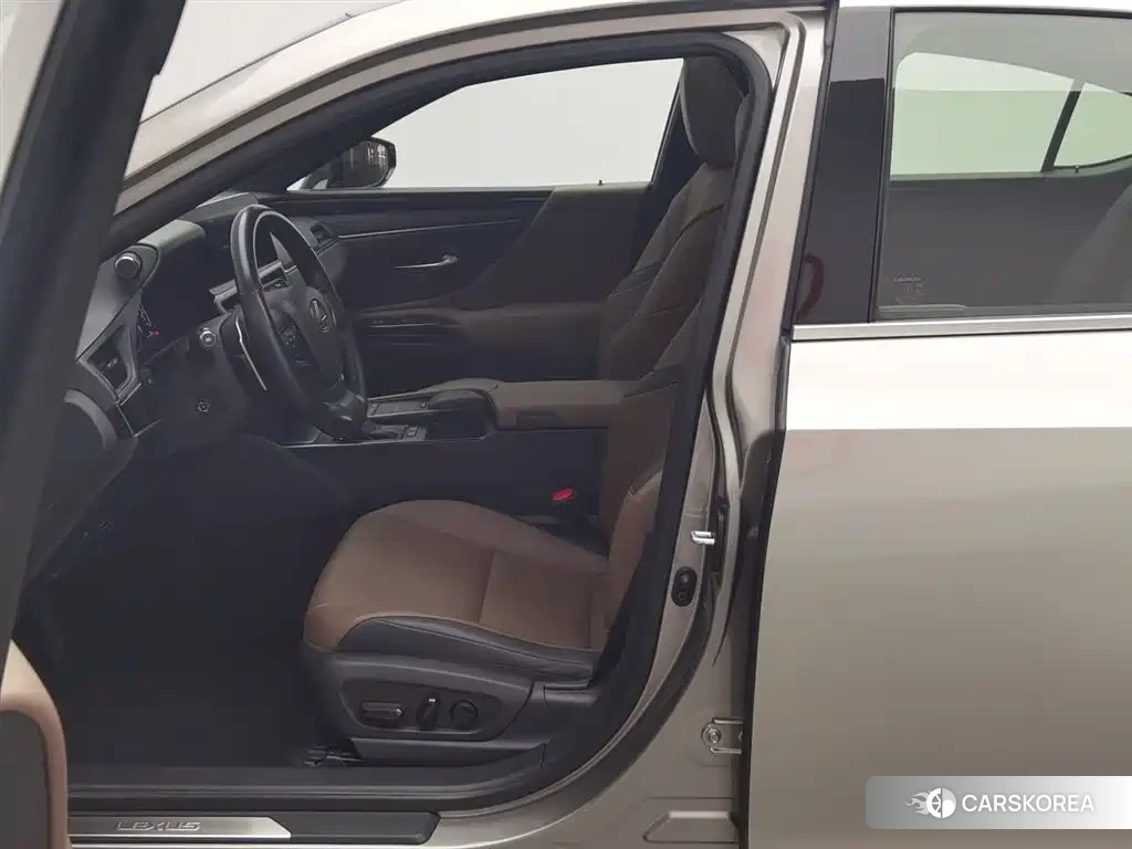 Lexus ES id 4628176 из Китая 23