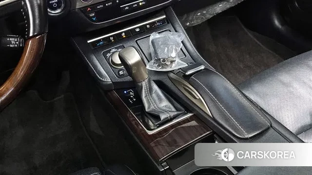 Lexus New ES300h id 3666967 из Кореи 19