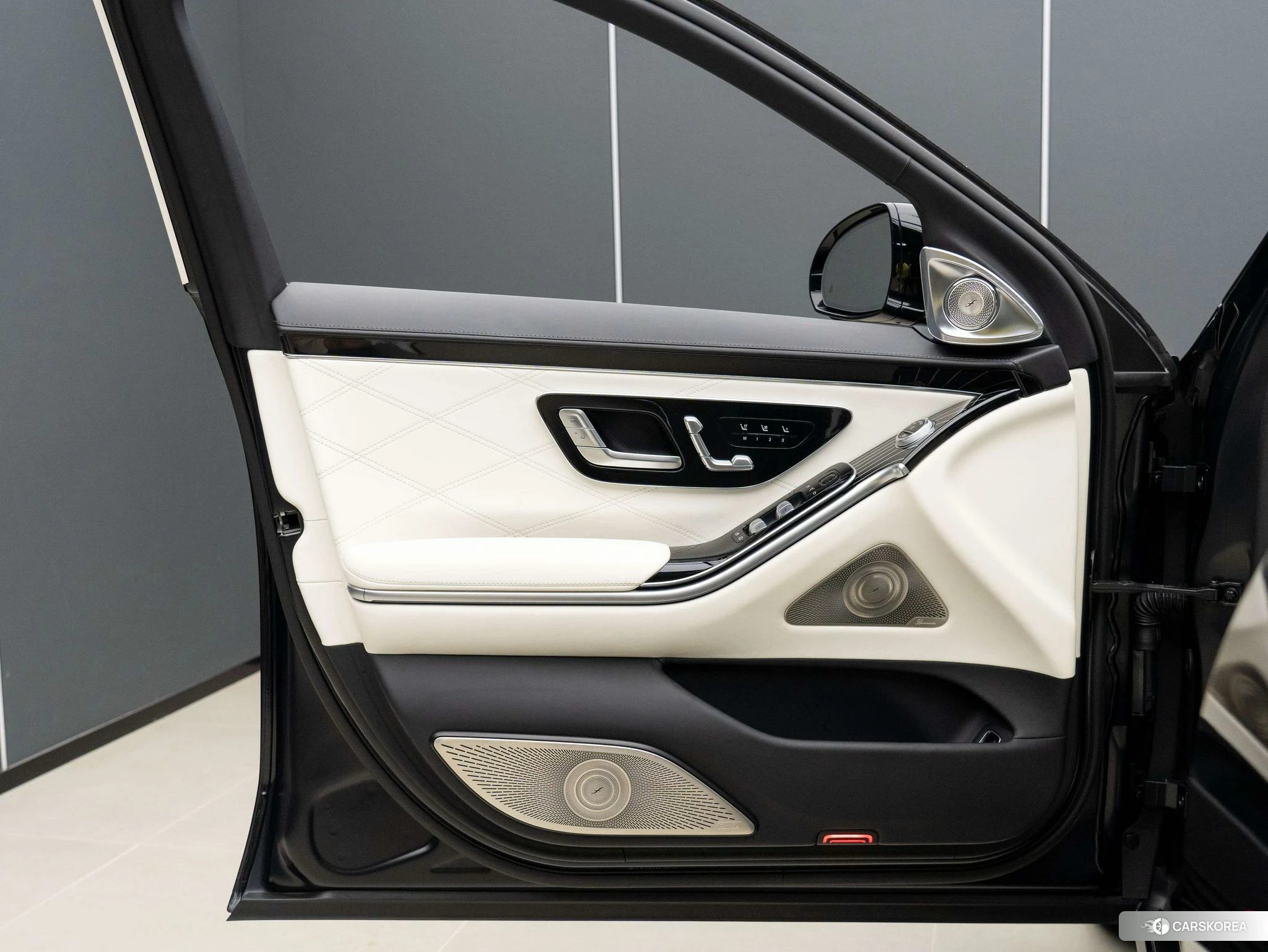 Mercedes-Benz Maybach S-class id 4440777 из Китая 28
