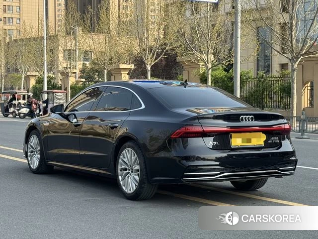 Audi A7L id 3856152 из Китая 10
