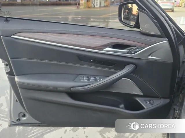 BMW 5 Series (G30) id 3448117 из Кореи 19