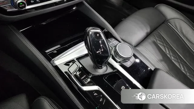 BMW 5 Series (G30) id 3342166 из Кореи 19