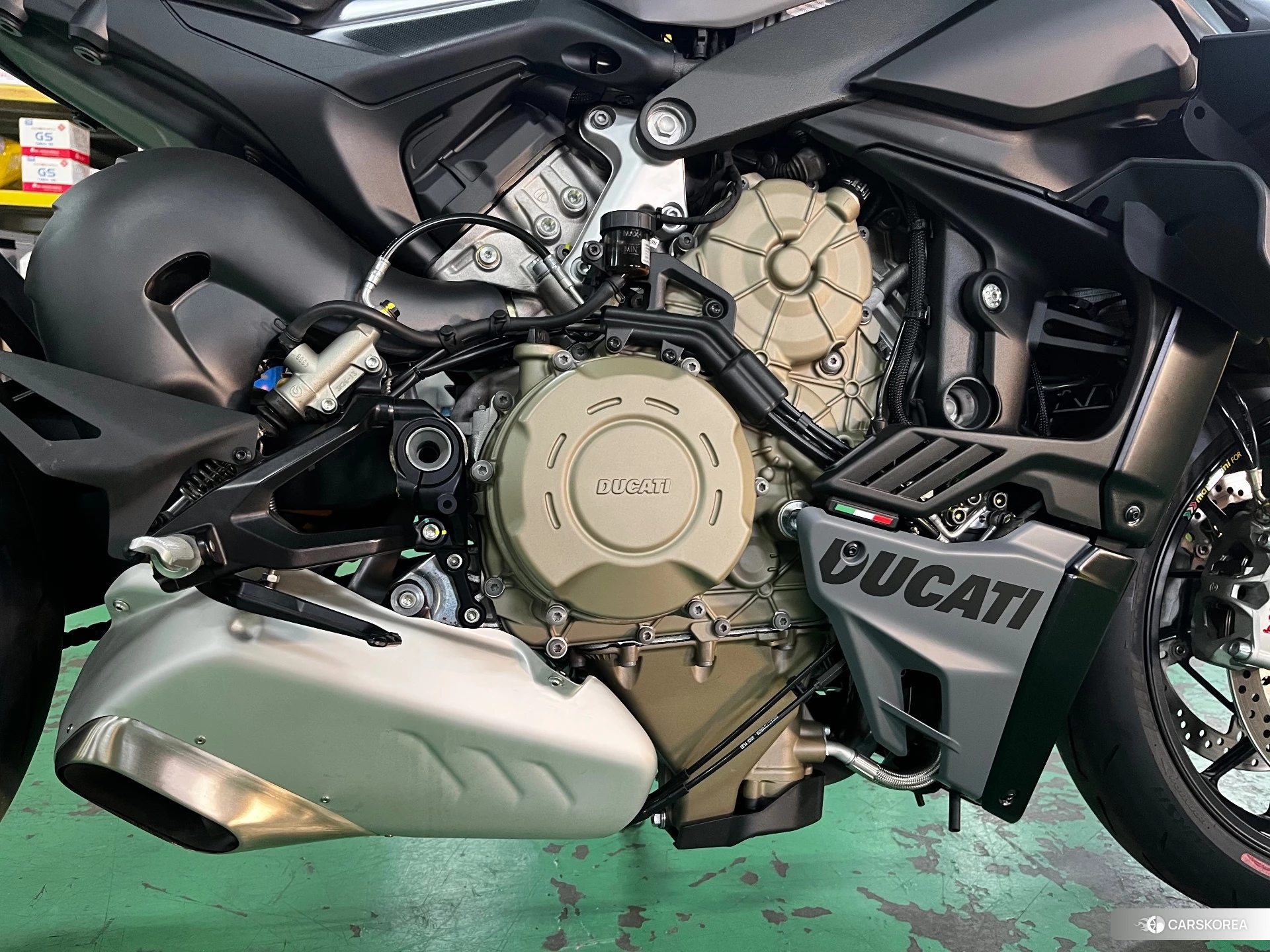 Ducati STREETFIGHTER V4 S id 4191897 из Японии 10