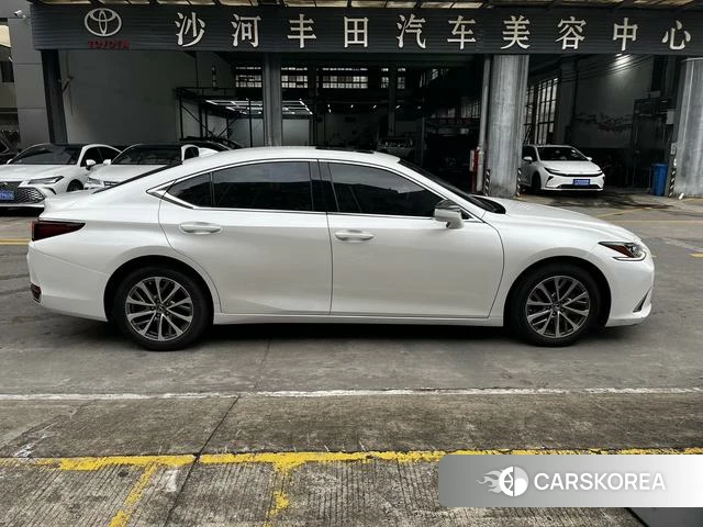 Lexus ES id 4367535 из Китая 28