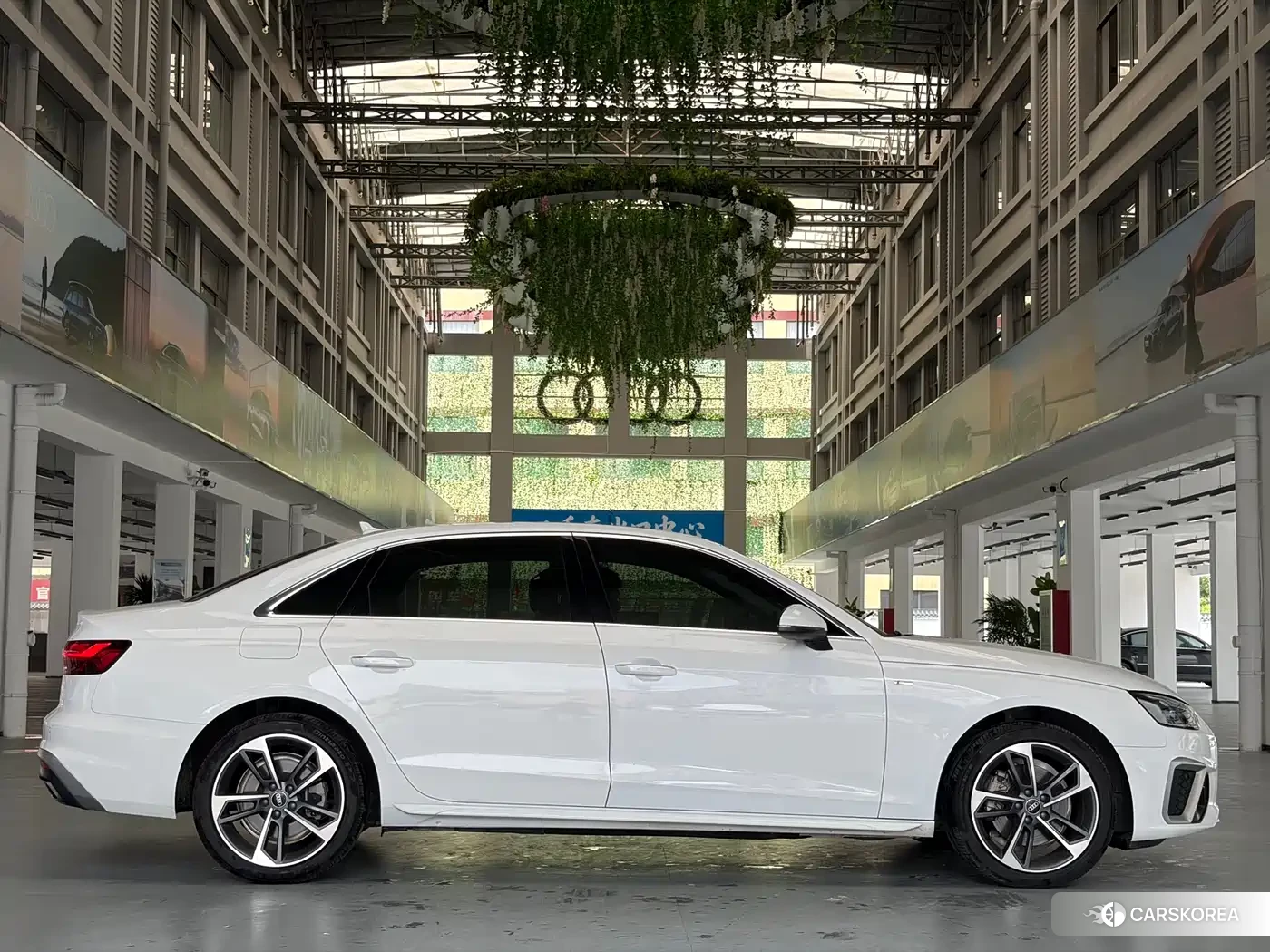 Audi A4L id 4576553 из Китая 13