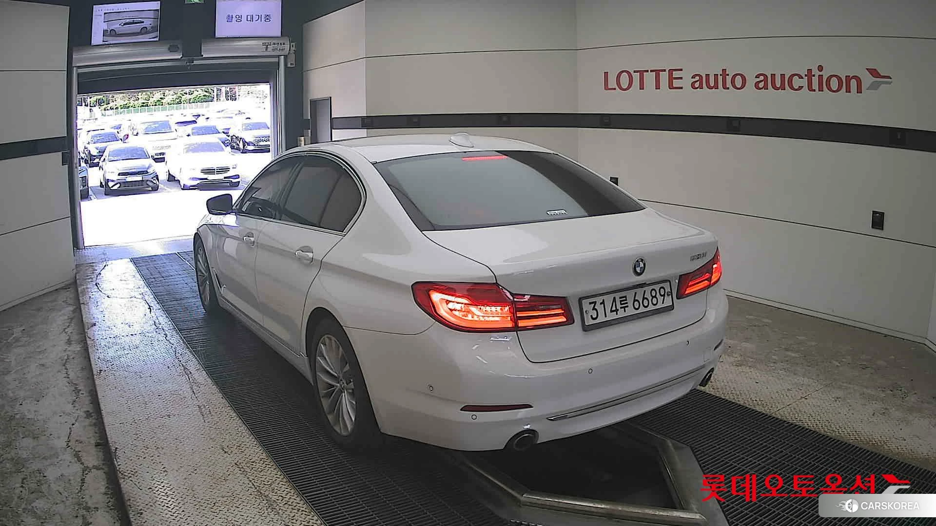 BMW  530i Luxury id 4902319 из Кореи 36