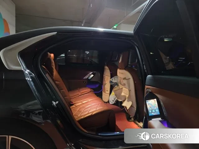 BMW 7 Series (G70) id 3679786 из Кореи 17