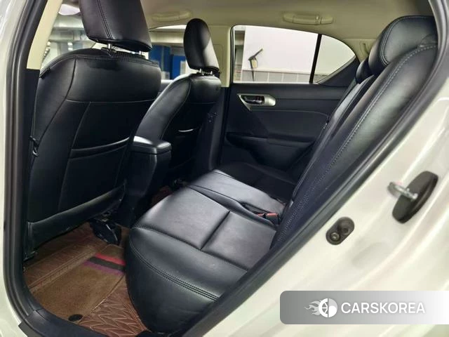 Lexus CT id 4221293 из Китая 20