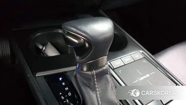 Lexus UX250h id 3593137 из Кореи 19