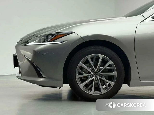 Lexus ES id 4291276 из Китая 16
