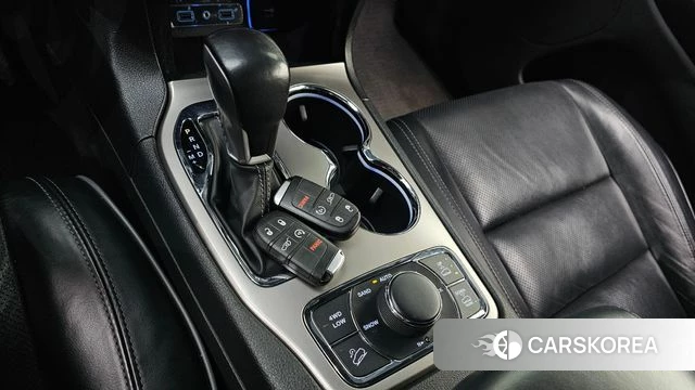 Jeep Grand Cherokee id 4245150 из Кореи 32