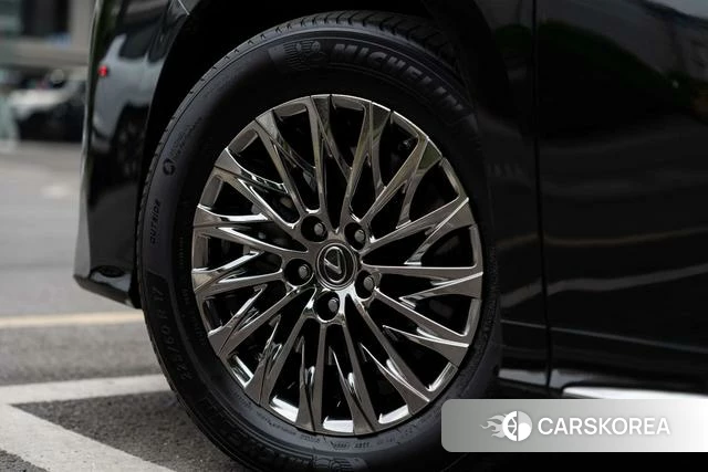 Lexus LM id 4353697 из Китая 16