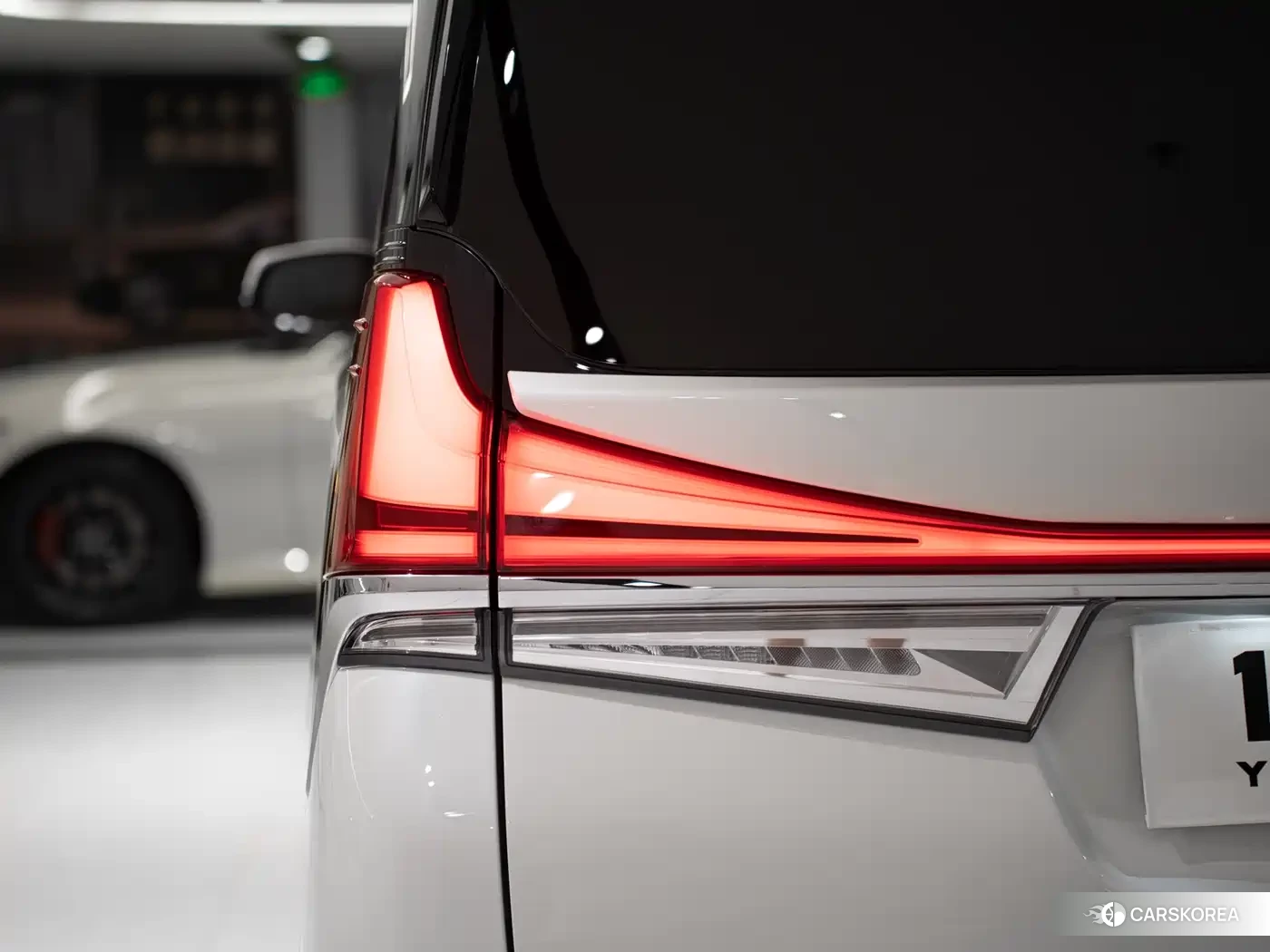 Lexus LM id 4559802 из Китая 36