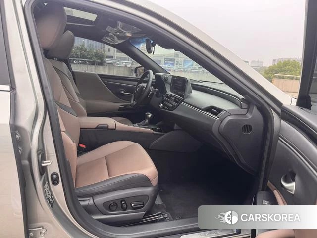 Lexus ES id 4359117 из Китая 20