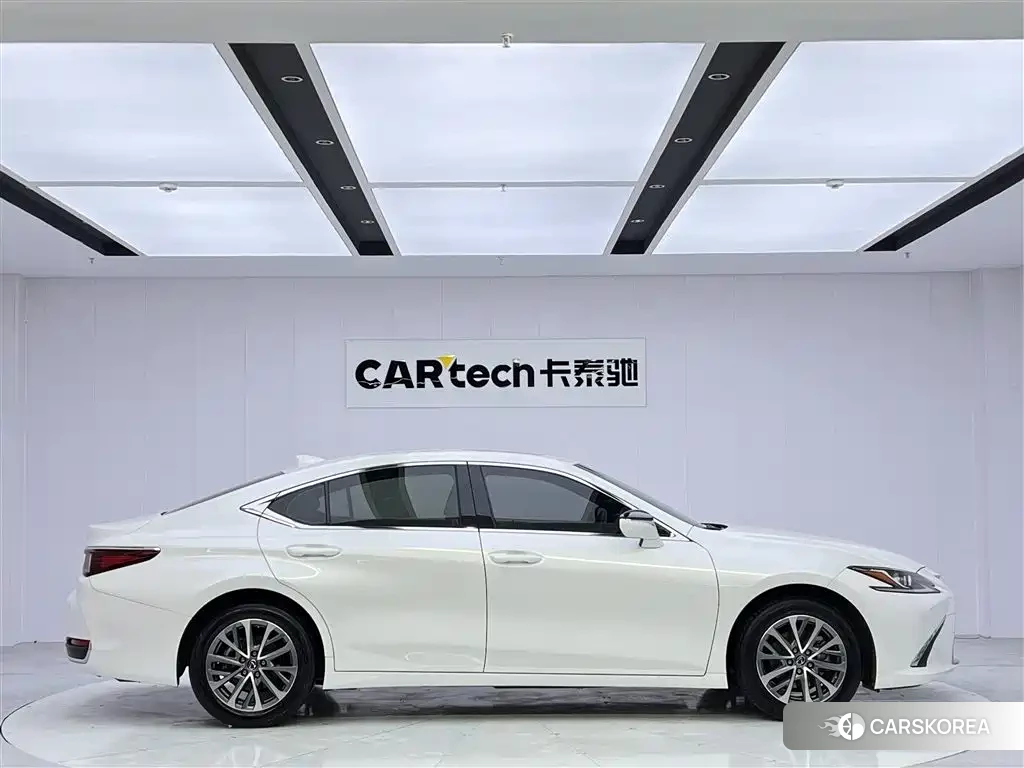 Lexus ES id 4576385 из Китая 24