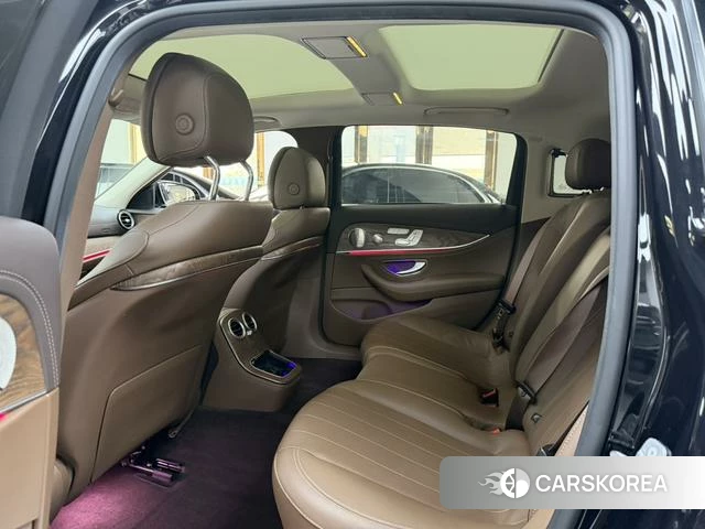 Mercedes-Benz E-class id 4334877 из Китая 10