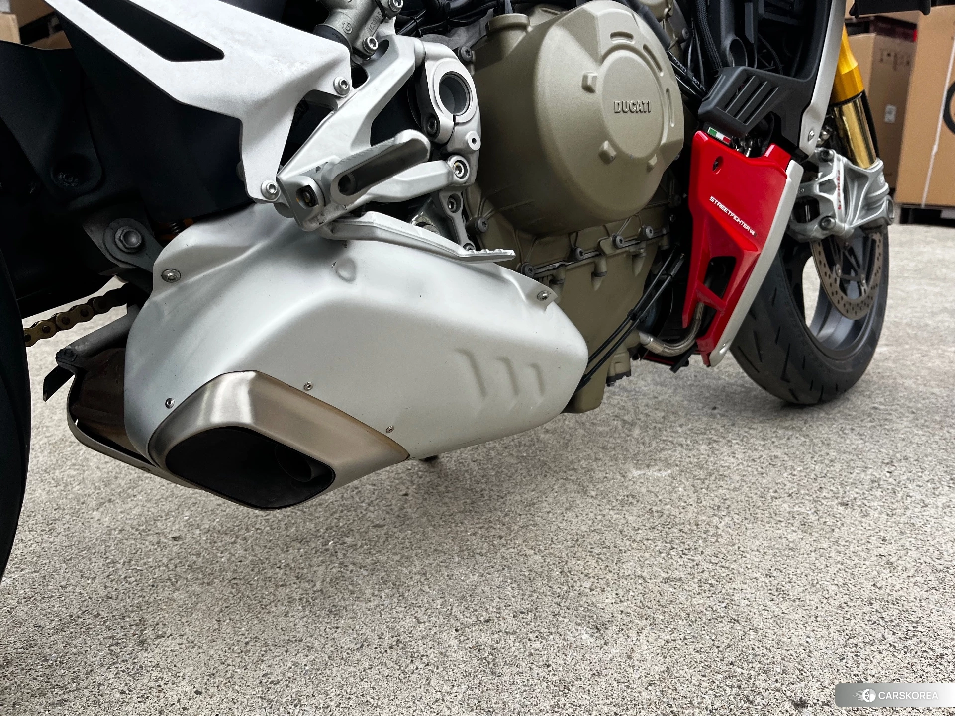 Ducati STREETFIGHTER V4 S id 4374398 из Японии 9