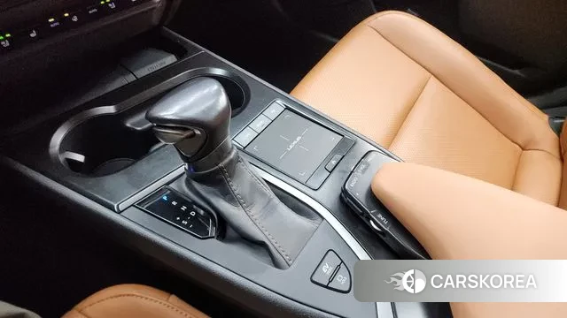 Lexus UX250h id 3330421 из Кореи 19