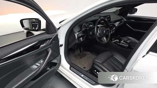 BMW 5 Series (G30) id 3778794 из Кореи 19