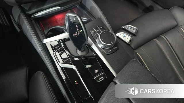 BMW 5 Series (G30) id 3877541 из Кореи 19