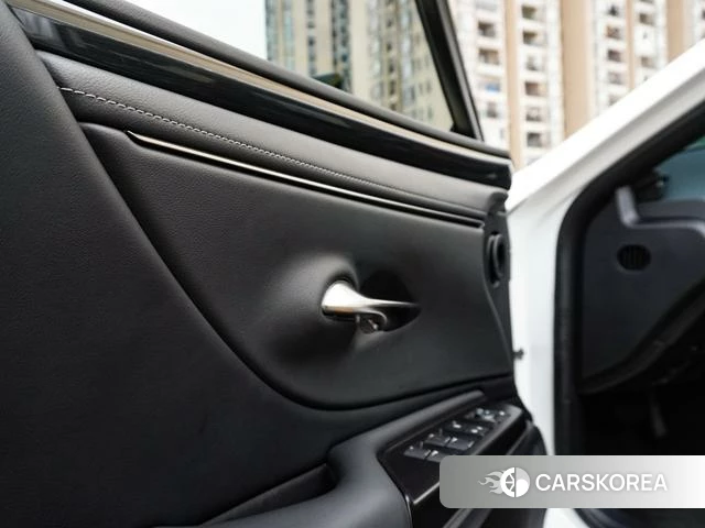 Lexus ES id 3890790 из Китая 28