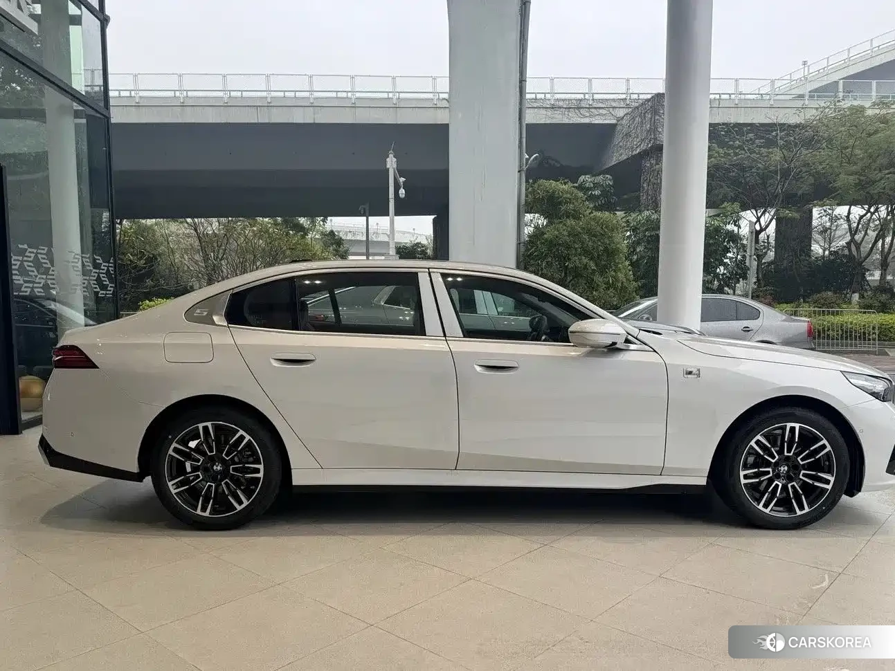 BMW 5 series id 4686155 из Китая 9