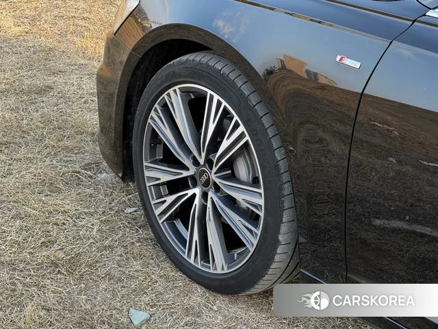 Audi A6L id 4241680 из Китая 19