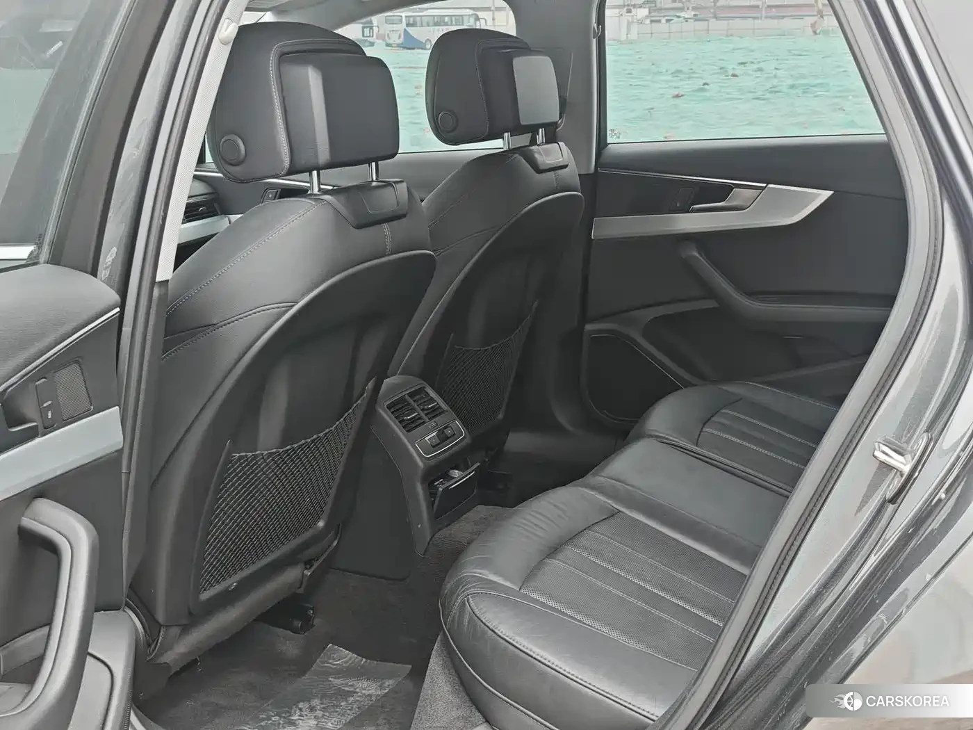 Audi A4L id 4553723 из Китая 9