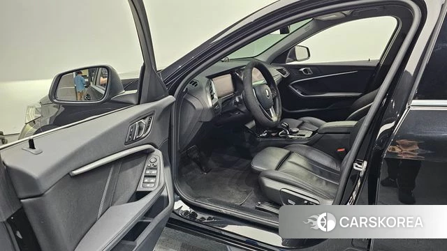 BMW 1 Series (F40) id 3851943 из Кореи 19