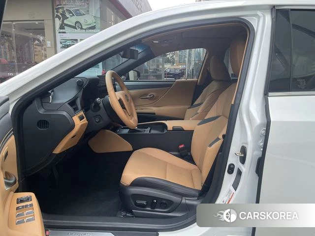 Lexus ES id 4365871 из Китая 17