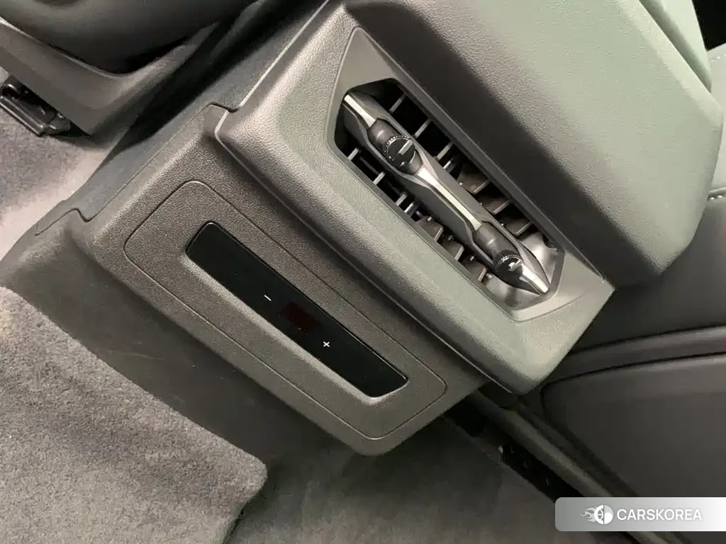 Audi Q6L id 4622471 из Китая 17
