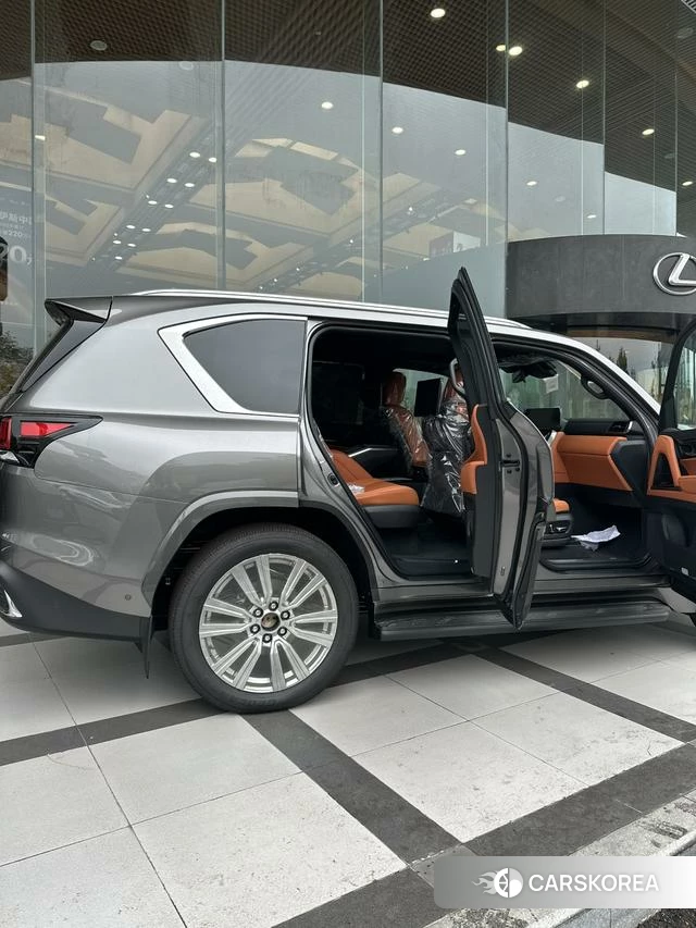 Lexus LX id 4273847 из Китая 9
