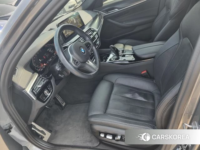 BMW 5 Series (G30) id 3798964 из Кореи 19