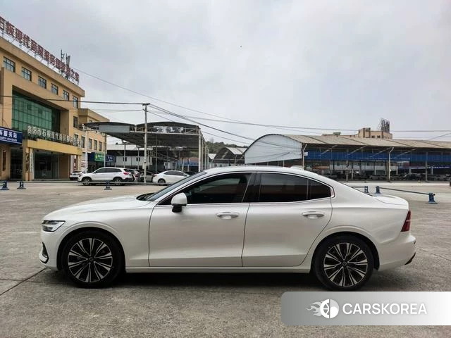 Volvo S60 id 3890112 из Китая 9