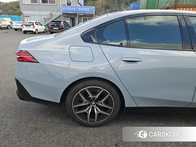 BMW 5 Series (G60) id 3471829 из Кореи 11