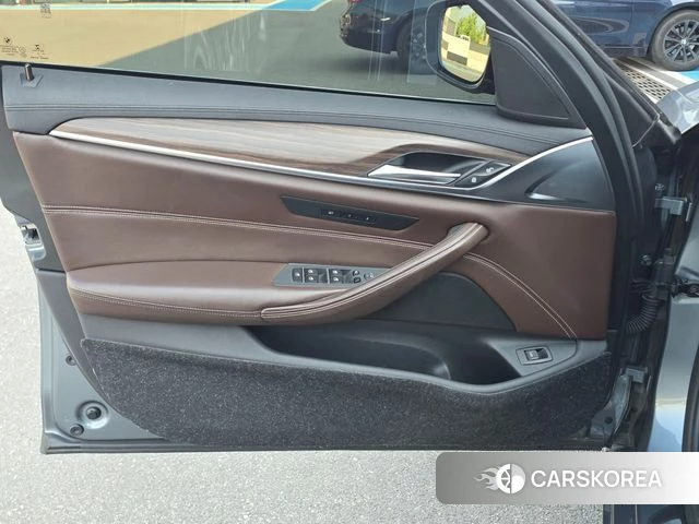 BMW 5 Series (G30) id 4447275 из Кореи 19