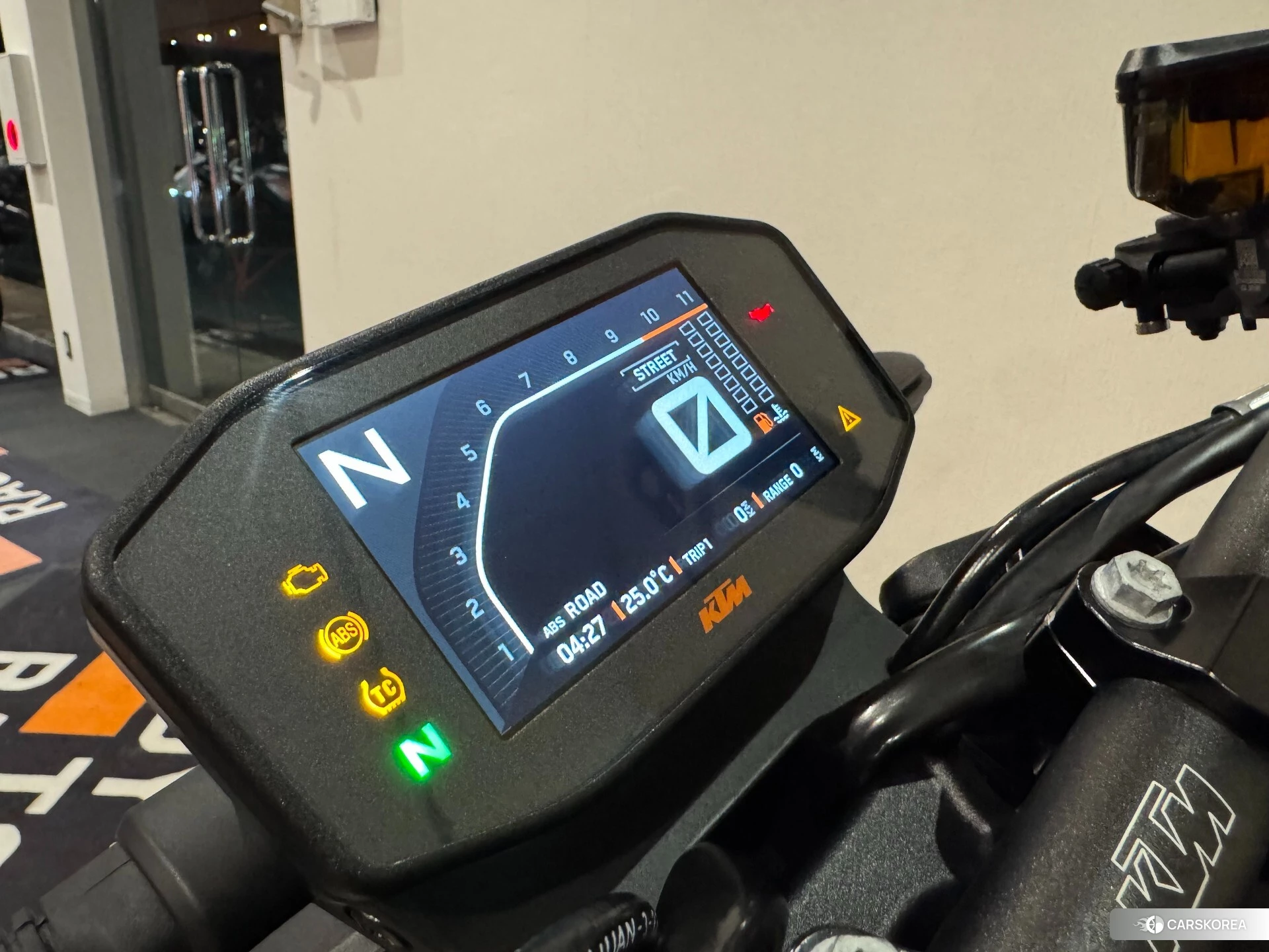 KTM 890 DUKE GP id 3939662 из Японии 9