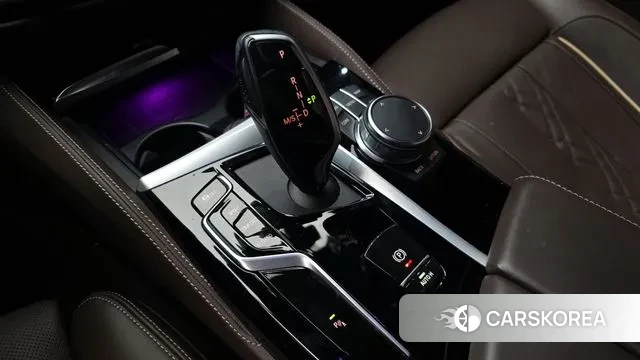 BMW 5 Series (G30) id 3348141 из Кореи 19