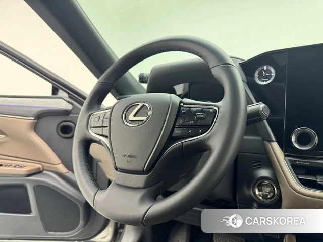 Lexus ES id 4367476 из Китая 27