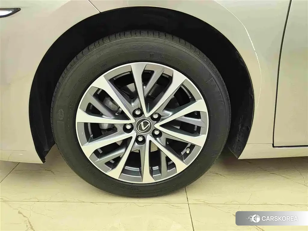 Lexus ES id 4583826 из Китая 17