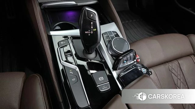 BMW 5 Series (G30) id 3905329 из Кореи 19