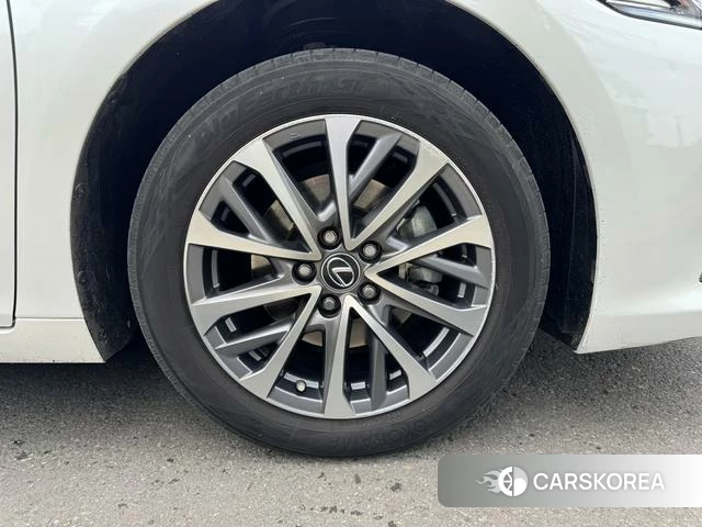 Lexus ES id 4321061 из Китая 14