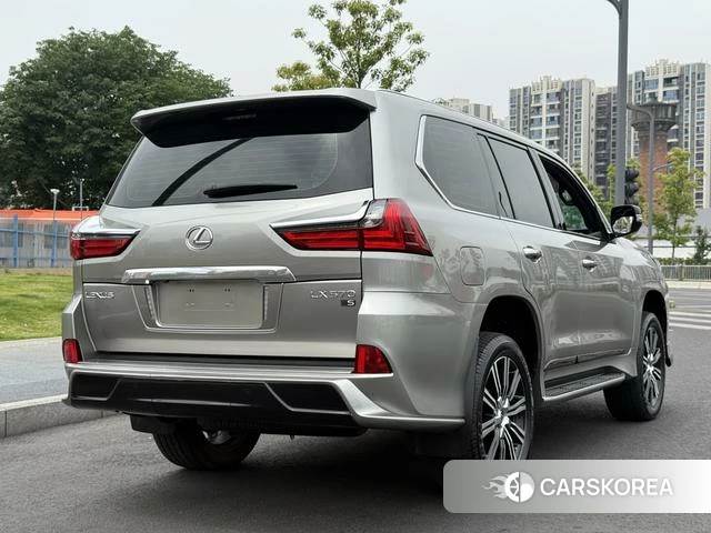 Lexus LX id 4359572 из Китая 18