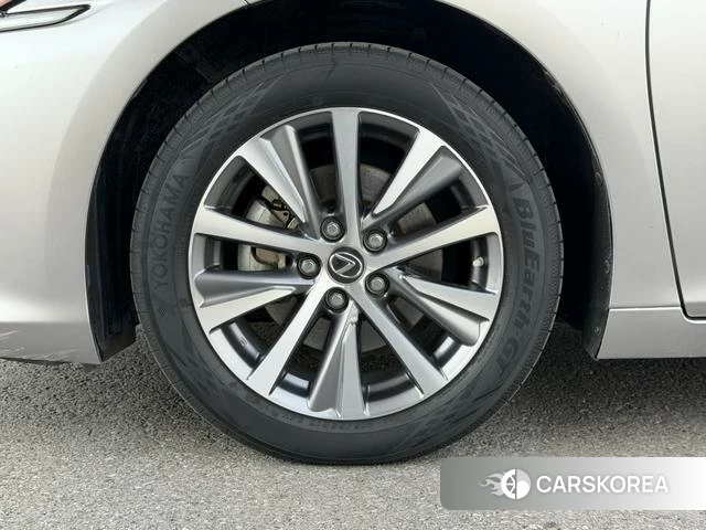 Lexus ES id 4359522 из Китая 18