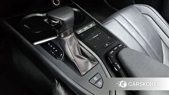 Lexus UX250h id 3484180 из Кореи 19