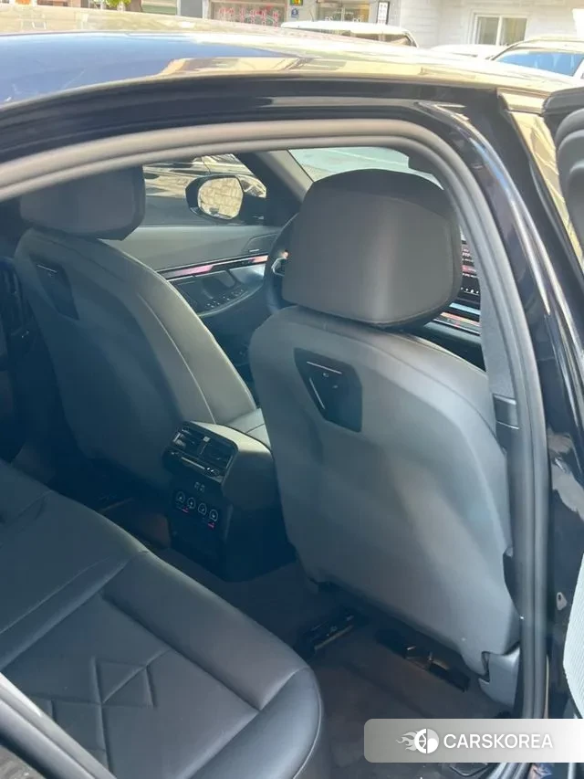 BMW 5 Series (G60) id 3398931 из Кореи 9